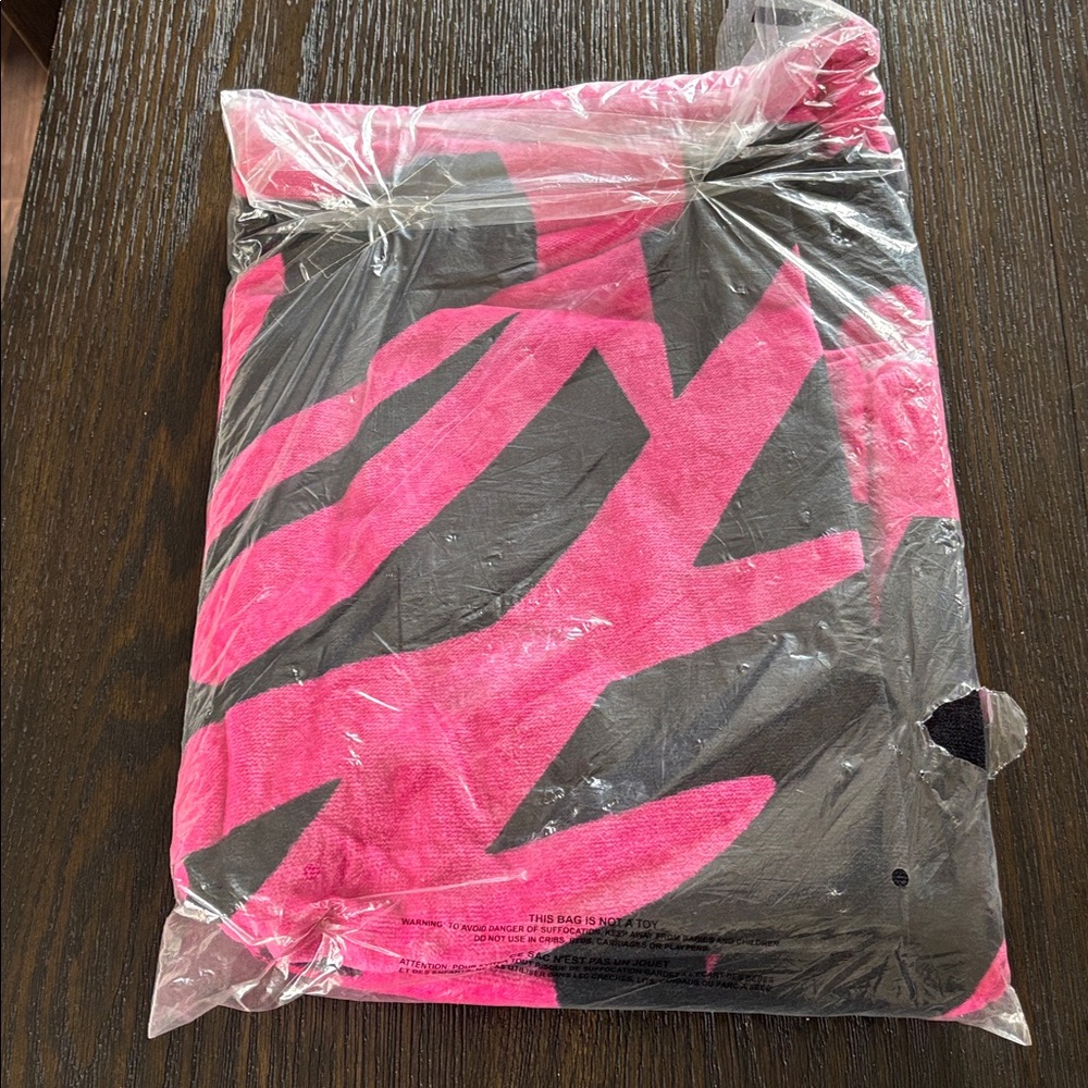 Victoria’s Secret beach towel - Picture 2 of 2
